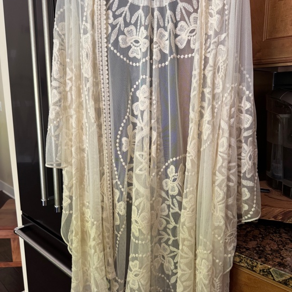 Origami Lace cream Duster - Picture 4 of 10
